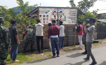 Memasuki Masa Tenang Pilkada Tahun 2020, Bawaslu KSB Lakukan Penertiban Alat Peraga Kampanye (APK).